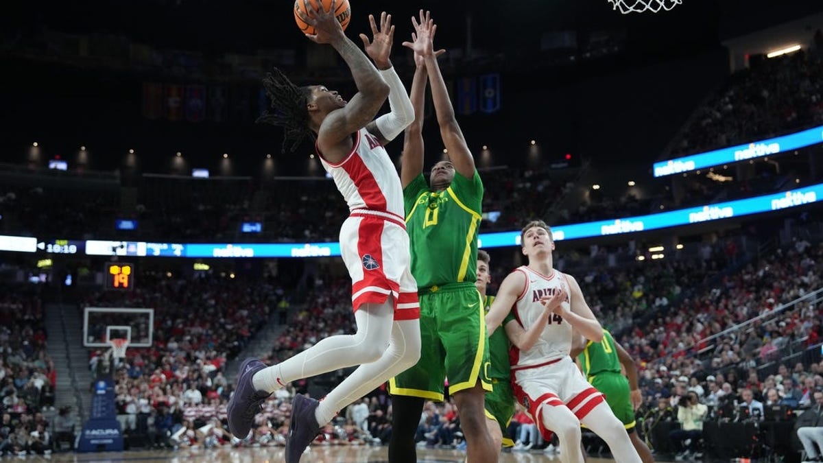 You are currently viewing Oregon upsets No. 6 Arizona in Pac-12 semifinals