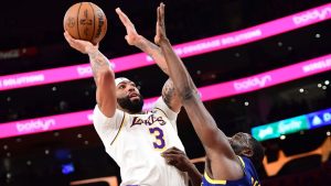 Read more about the article Lakers’ Anthony Davis compelled out vs. Warriors with eye damage