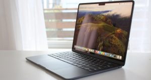 Read more about the article Why you should purchase a MacBook Air as an alternative of a MacBook Professional