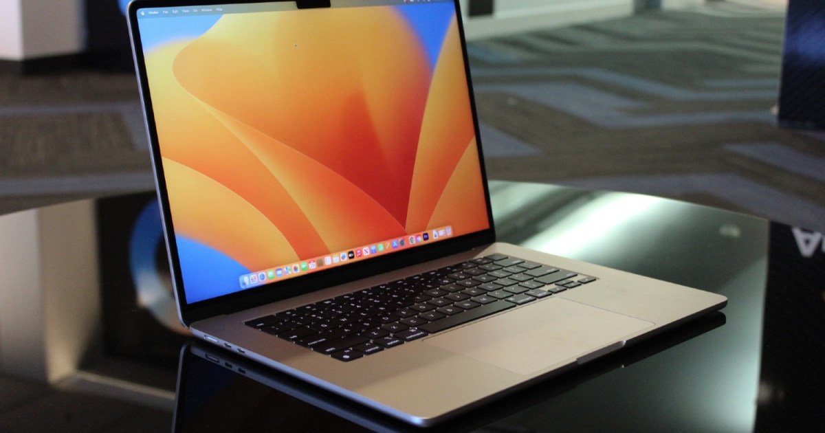 You are currently viewing MacBook sale: Stand up to $700 off the MacBook Air, MacBook Professional
