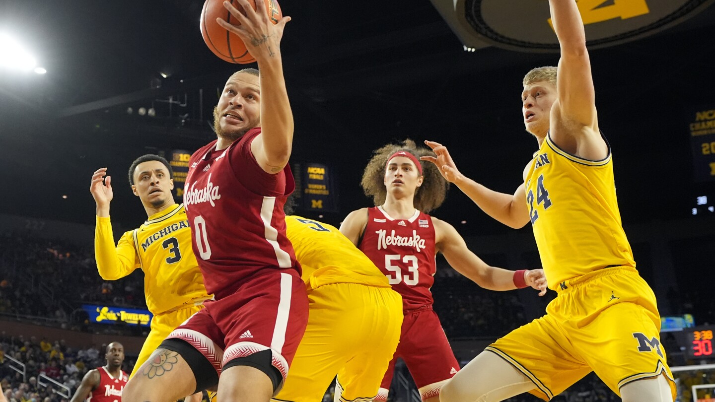 Read more about the article Tominaga scores 30, Nebraska retains Michigan reeling with 85-70 victory