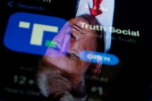 Read more about the article Truth Social’s stock price is up. Who’s investing in Trump’s platform?