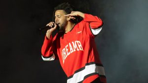 Read more about the article J. Cole Apologizes for Kendrick Diss But Not for Transphobic Bars