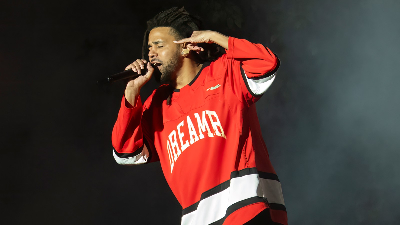 You are currently viewing J. Cole Apologizes for Kendrick Diss But Not for Transphobic Bars