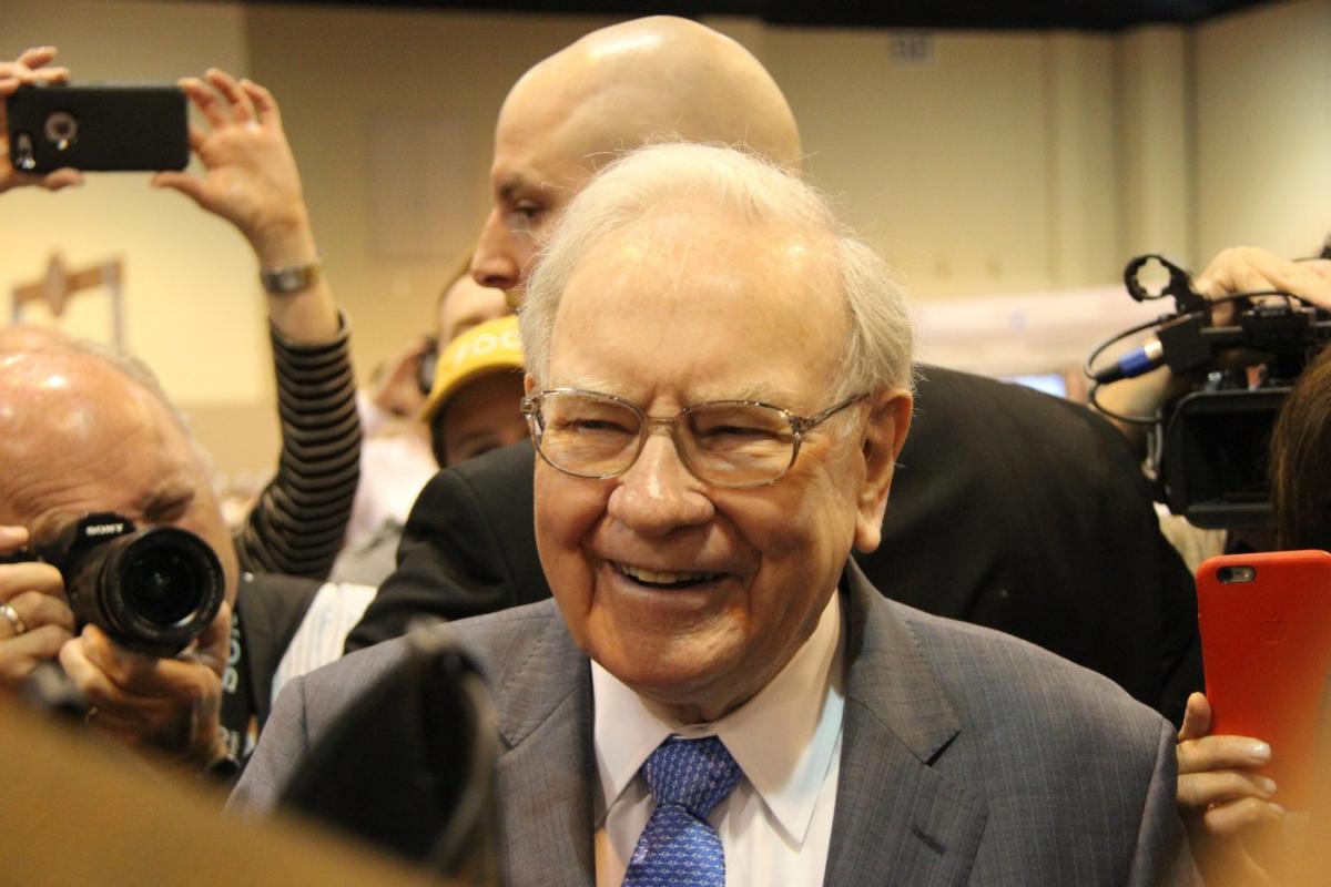 Read more about the article 40.2% of Warren Buffett's $362 Billion Portfolio Is Invested in 2 Artificial Intelligence (AI) Stocks – Yahoo Finance