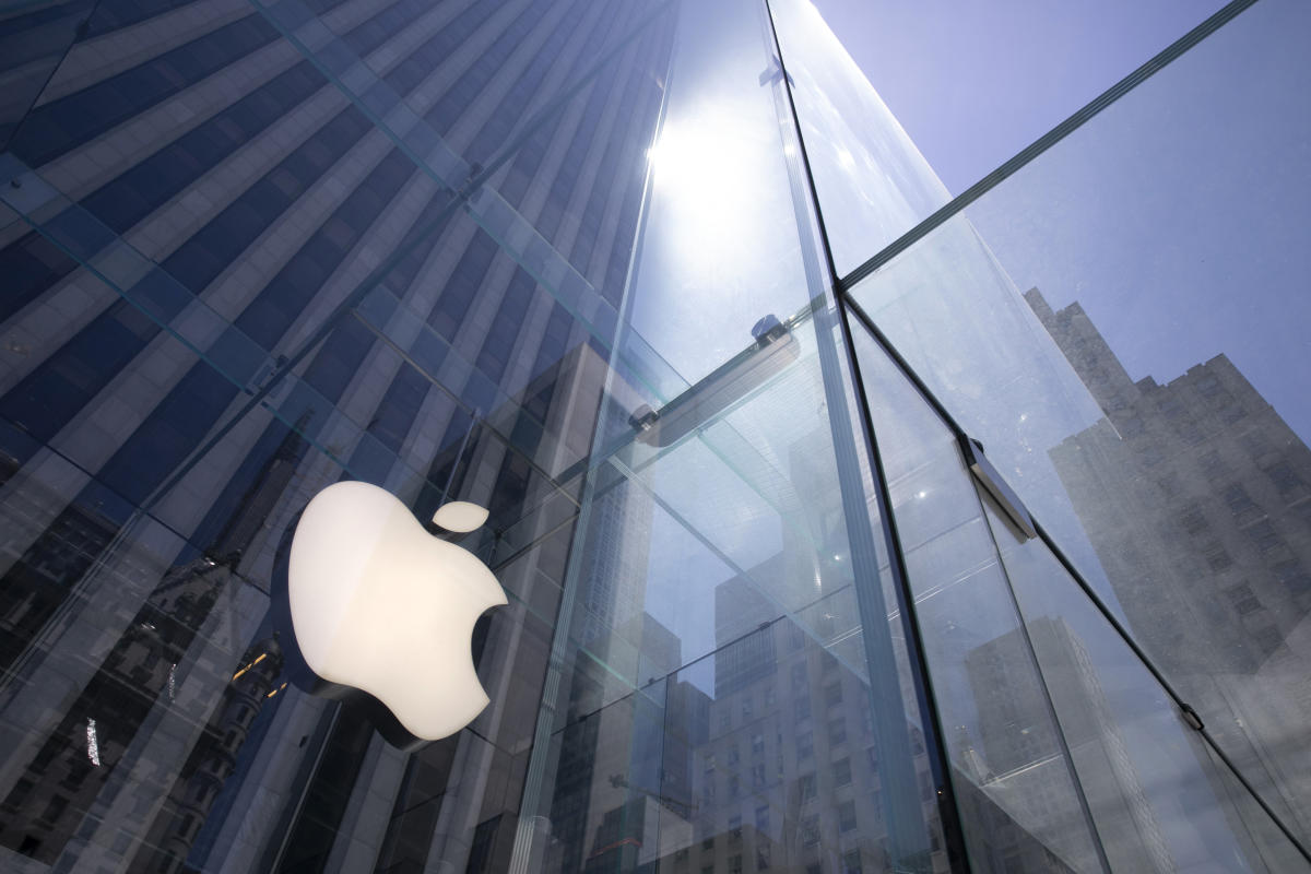 Read more about the article Apple's iPad event was an AI teaser for its future – Yahoo Finance