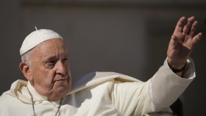 Read more about the article Pope Francis will be the first pontiff to address a G7 summit. He's raising the alarm about AI – The Associated Press