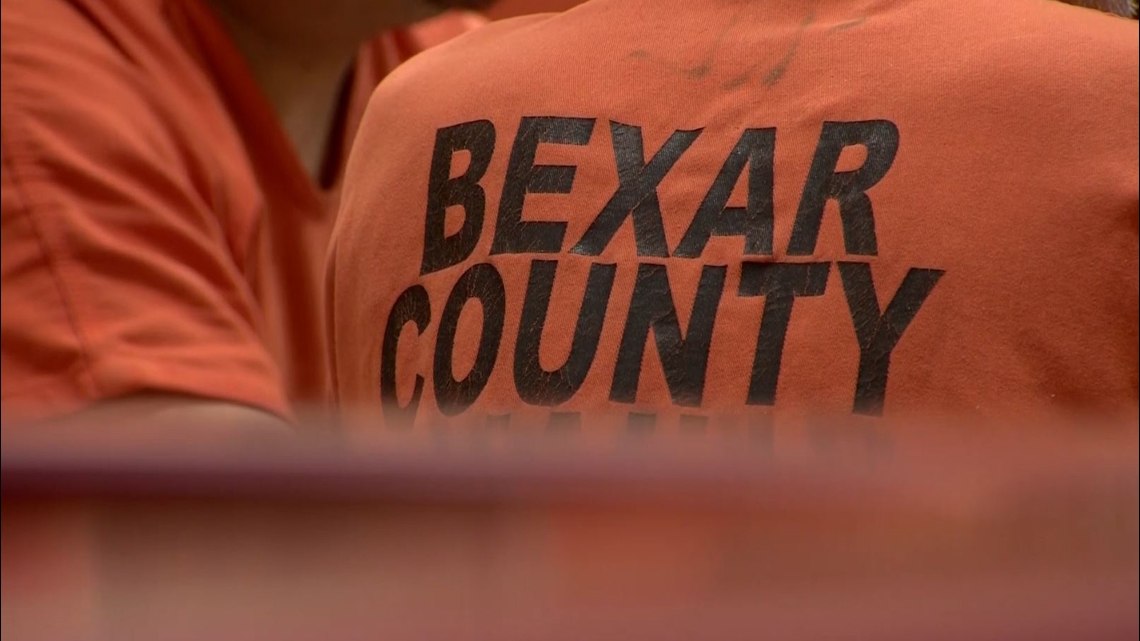 Read more about the article Software issues preventing Bexar Co. inmates from being released, some of them for days – KENS5.com