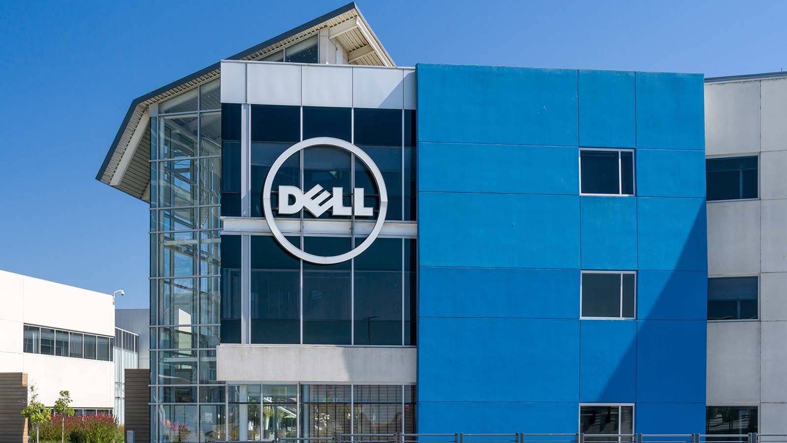 Read more about the article Musk's AI Deal Could Send Dell Stock Soaring: Time to Buy Before It's Too Late? – InvestorPlace